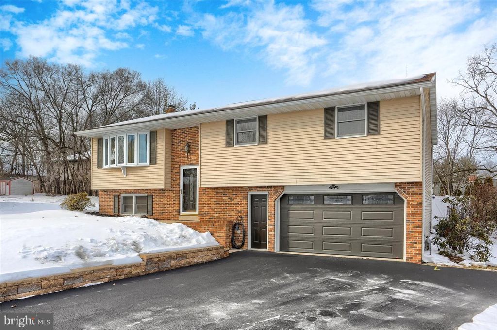 35 DOGWOOD CIR, Elizabethtown, PA 17022