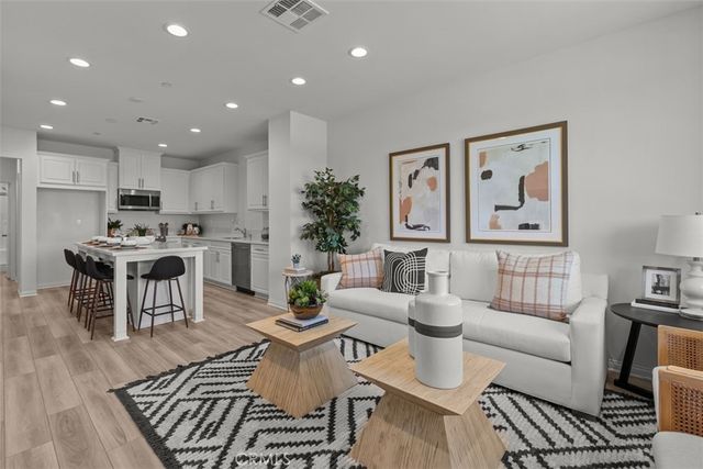 1095 N Harbor Boulevard, Anaheim, CA 92801