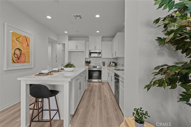 1095 N Harbor Boulevard, Anaheim, CA 92801