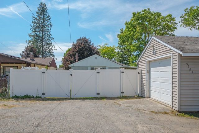5124 N OAK St, Spokane, WA 99205