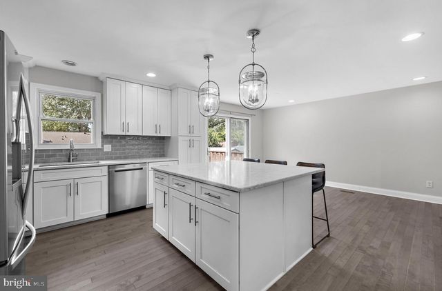214 BEACH RD, Pasadena, MD 21122