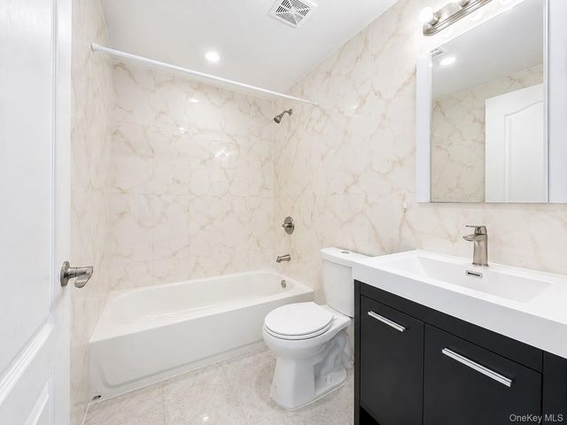 7026 Queens Boulevard 7F, Woodside, NY 11377