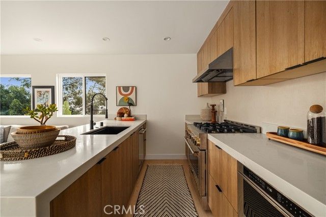 3950 Franklin Avenue, Los Angeles, CA 90027