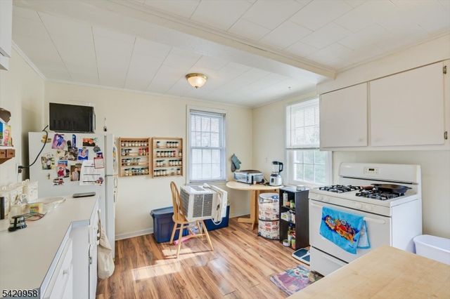 346 N 6Th Ave, Manville Boro, NJ 08835