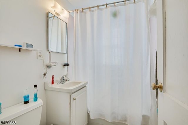 346 N 6Th Ave, Manville Boro, NJ 08835