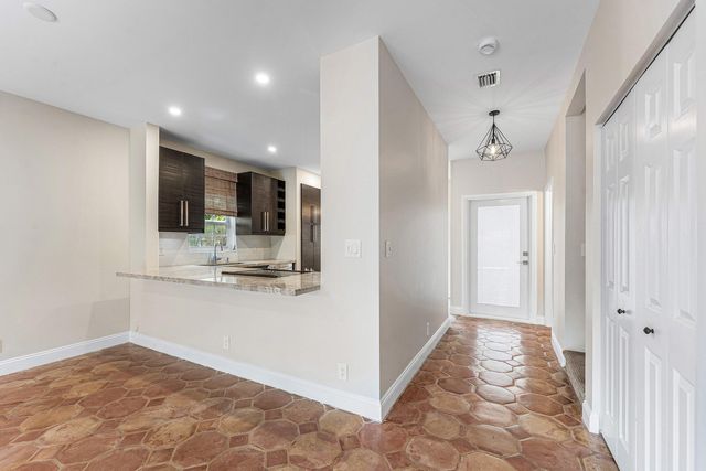 620 NE 9TH Avenue 4, Fort Lauderdale, FL 33304