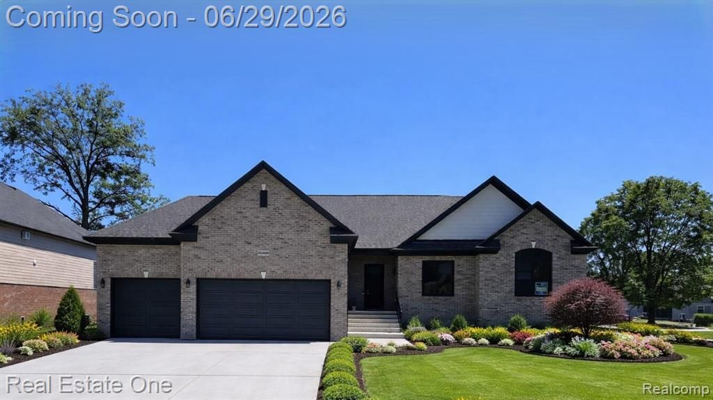 50402 Oakbrooke Drive, Chesterfield, MI 48047
