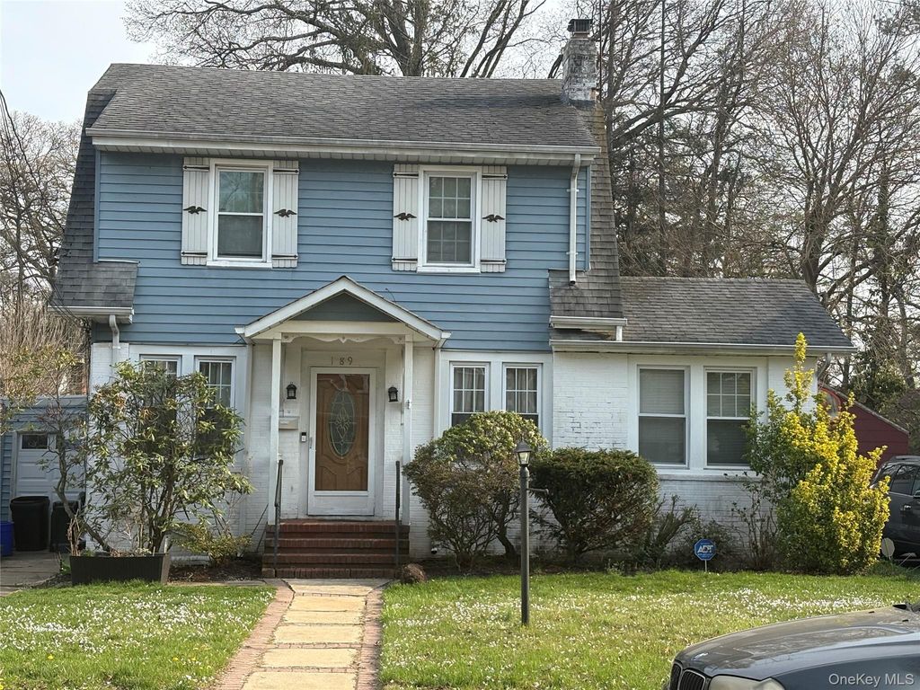 189 N Evans Avenue, Freeport, NY 11520