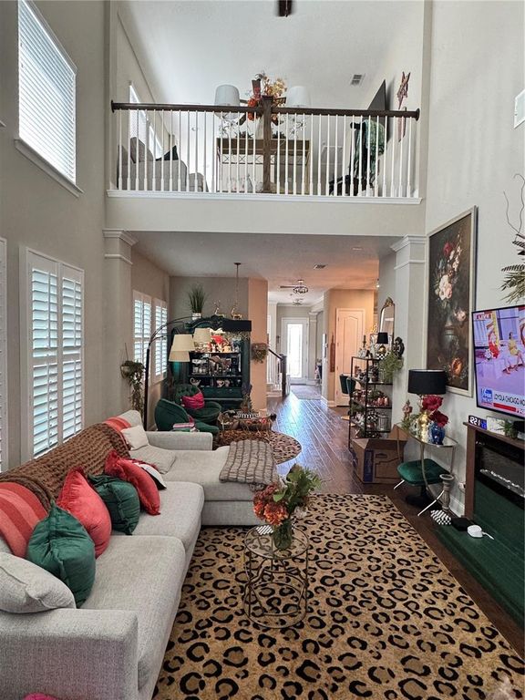 Image 4 of property listing at 7761 LAUREATE BOULEVARD, Orlando, FL 32827