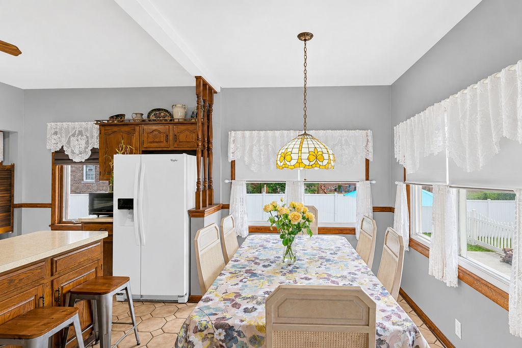 Image 14 of property listing at 5412 S Natoma Avenue, Chicago, IL 60638
