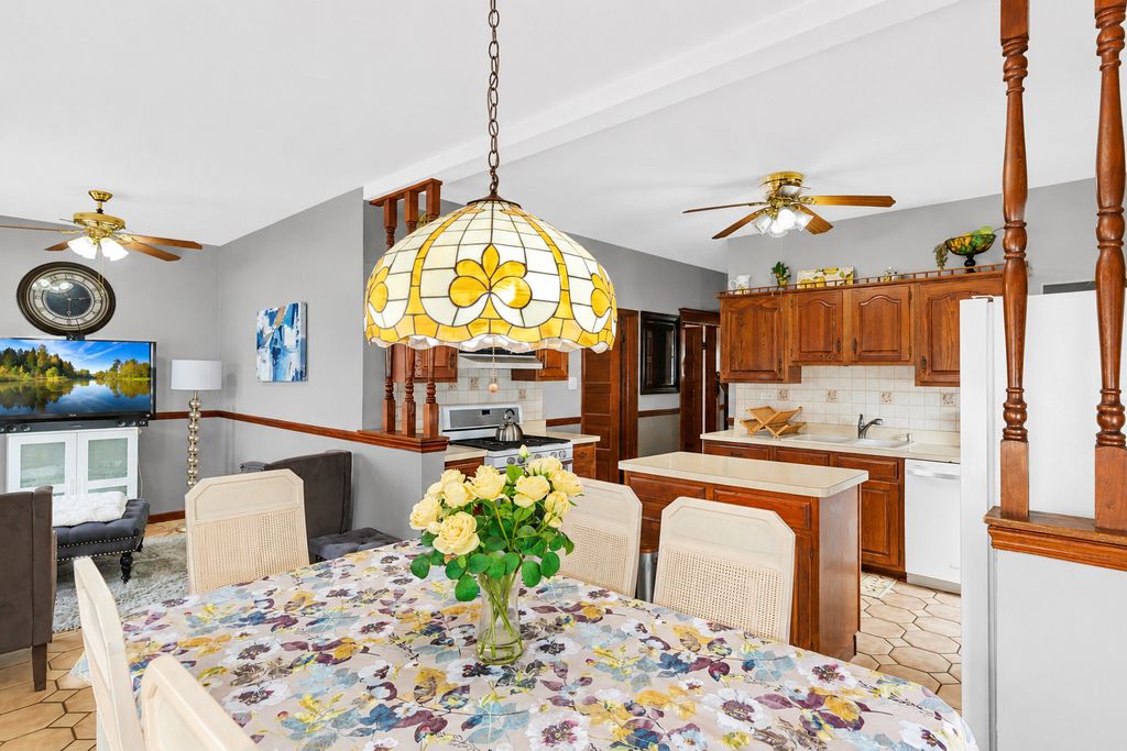Image 15 of property listing at 5412 S Natoma Avenue, Chicago, IL 60638