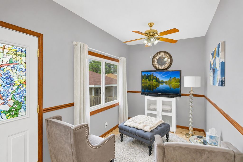Image 16 of property listing at 5412 S Natoma Avenue, Chicago, IL 60638