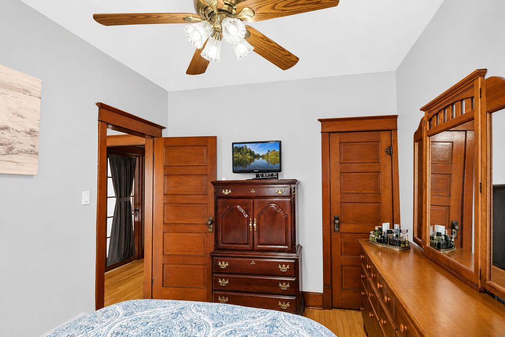 Image 19 of property listing at 5412 S Natoma Avenue, Chicago, IL 60638