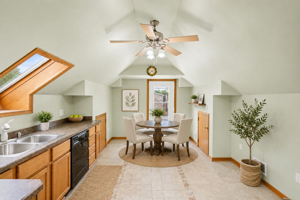 Image 29 of property listing at 5412 S Natoma Avenue, Chicago, IL 60638