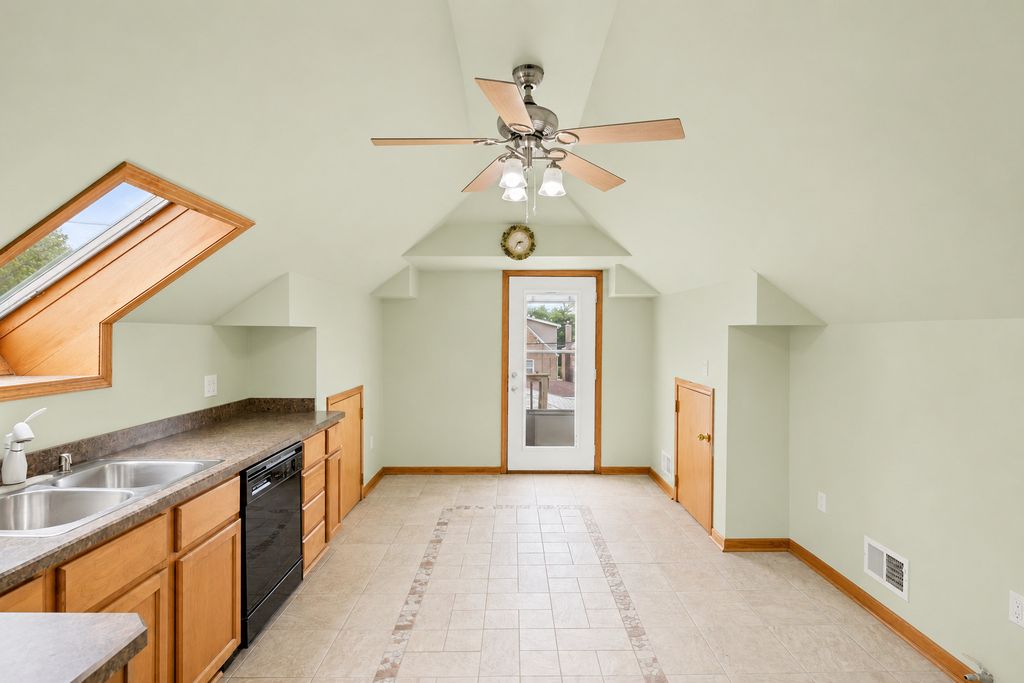 Image 32 of property listing at 5412 S Natoma Avenue, Chicago, IL 60638