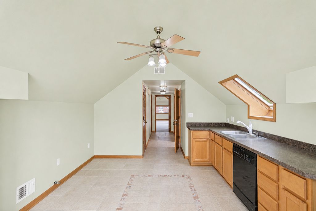Image 33 of property listing at 5412 S Natoma Avenue, Chicago, IL 60638