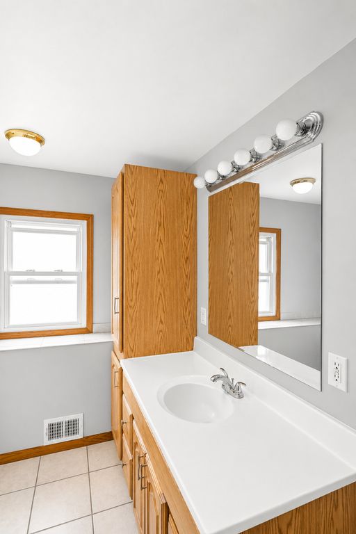Image 35 of property listing at 5412 S Natoma Avenue, Chicago, IL 60638