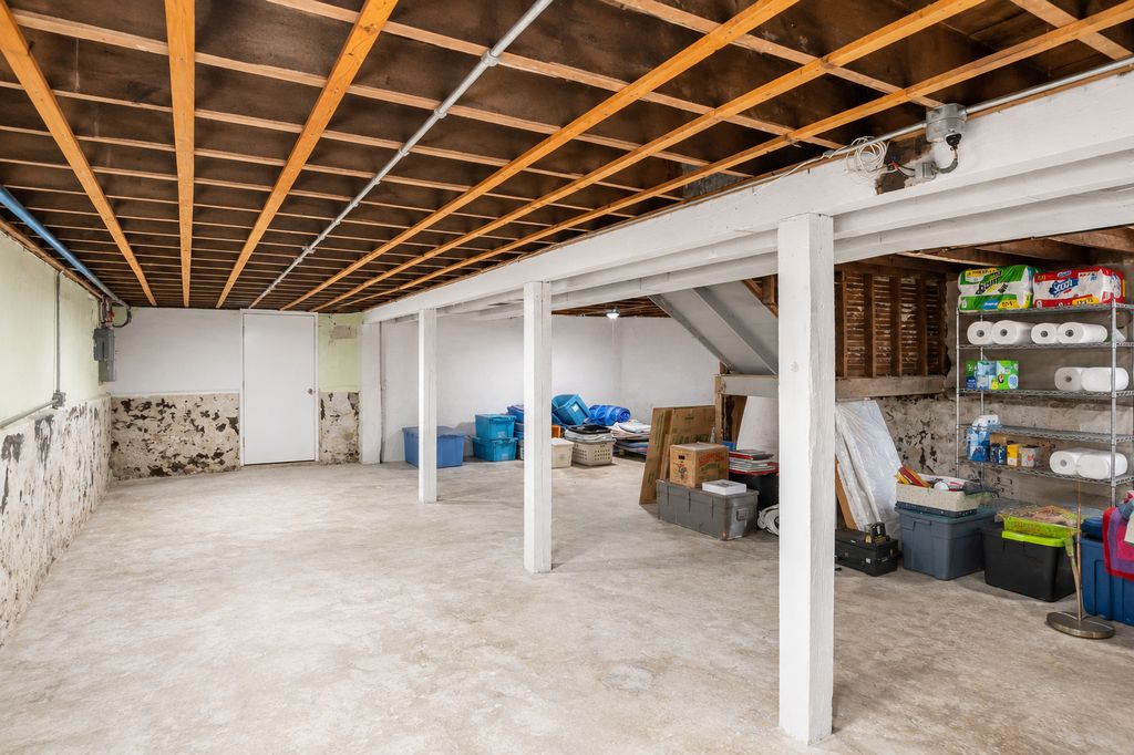 Image 40 of property listing at 5412 S Natoma Avenue, Chicago, IL 60638