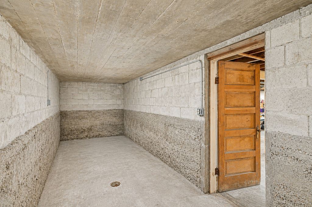 Image 42 of property listing at 5412 S Natoma Avenue, Chicago, IL 60638