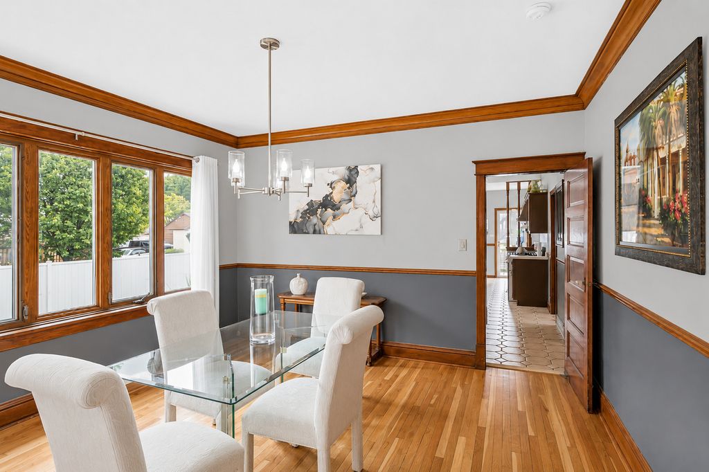 Image 9 of property listing at 5412 S Natoma Avenue, Chicago, IL 60638