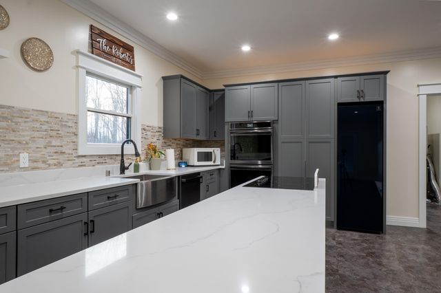 226 W Wilson Road, Russell Springs, KY 42642