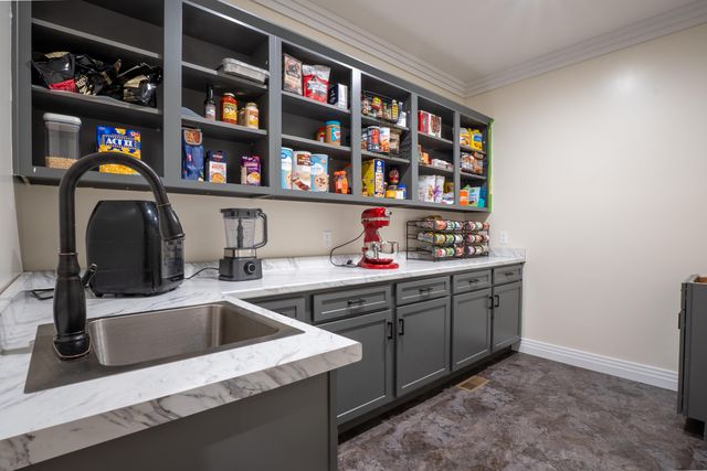 226 W Wilson Road, Russell Springs, KY 42642