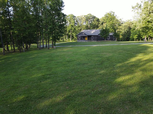 226 W Wilson Road, Russell Springs, KY 42642