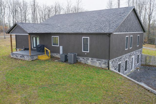 226 W Wilson Road, Russell Springs, KY 42642