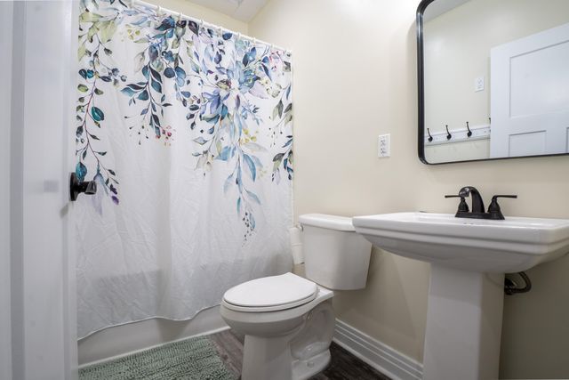 226 W Wilson Road, Russell Springs, KY 42642