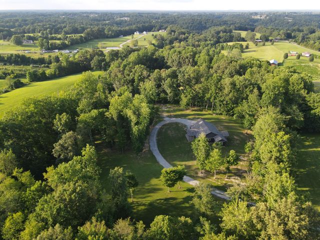 226 W Wilson Road, Russell Springs, KY 42642