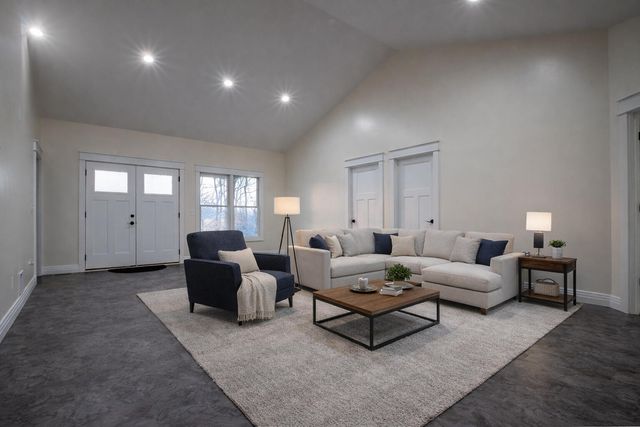 226 W Wilson Road, Russell Springs, KY 42642