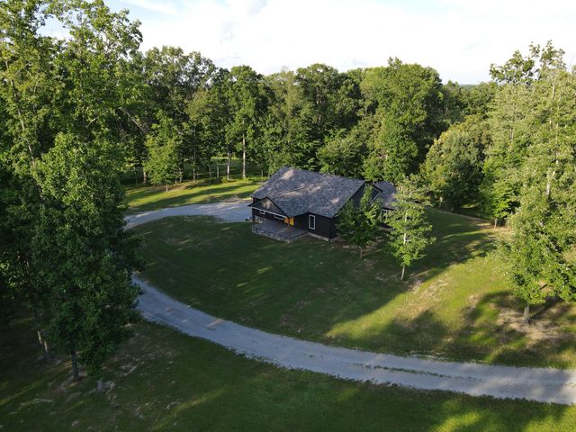 226 W Wilson Road, Russell Springs, KY 42642