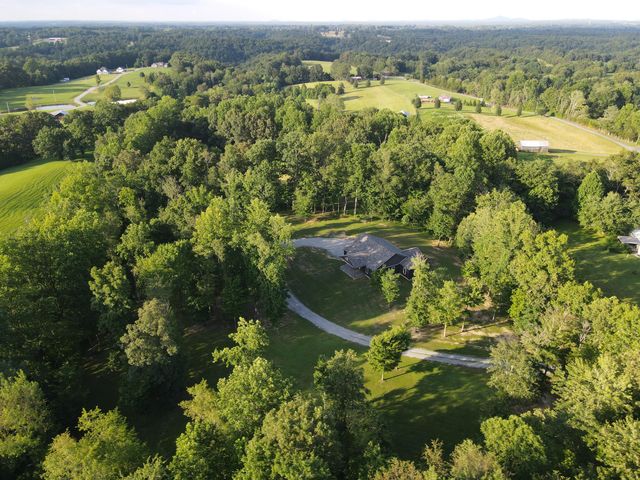 226 W Wilson Road, Russell Springs, KY 42642