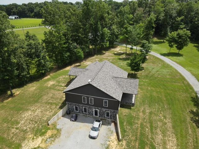 226 W Wilson Road, Russell Springs, KY 42642