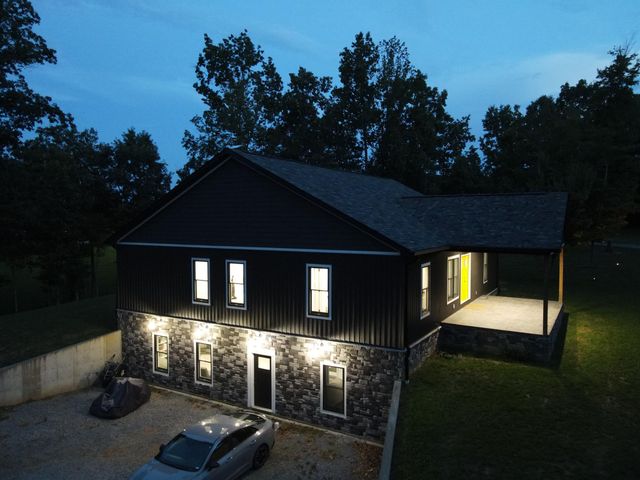 226 W Wilson Road, Russell Springs, KY 42642