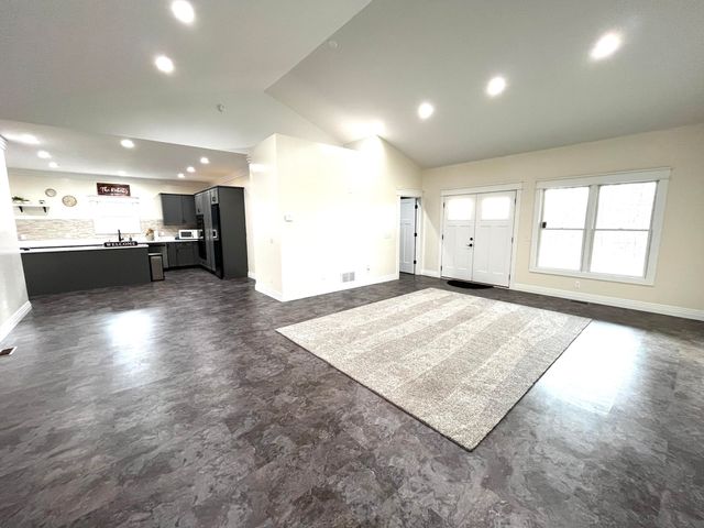 226 W Wilson Road, Russell Springs, KY 42642