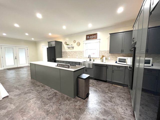 226 W Wilson Road, Russell Springs, KY 42642