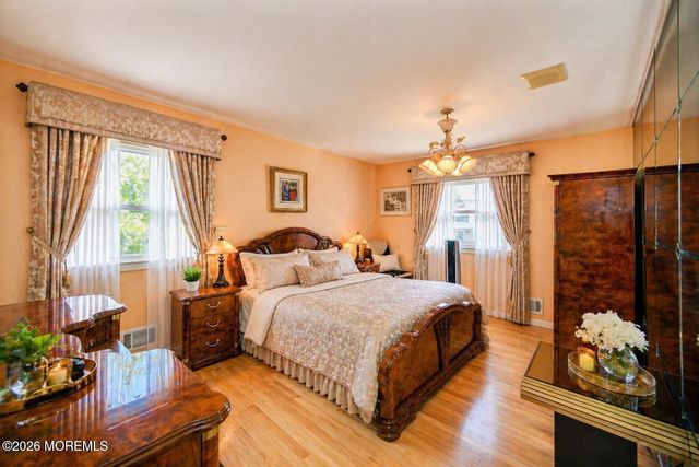 4 Fletcher Drive, Marlboro, NJ 07746