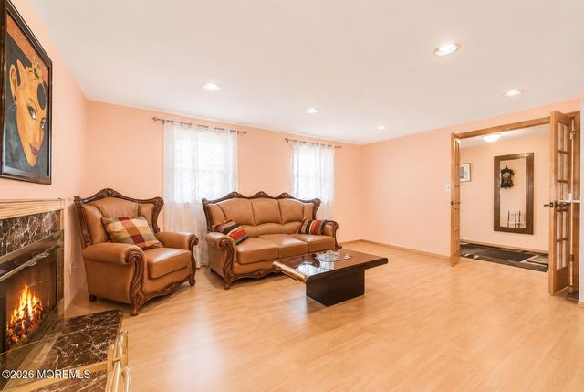 4 Fletcher Drive, Marlboro, NJ 07746