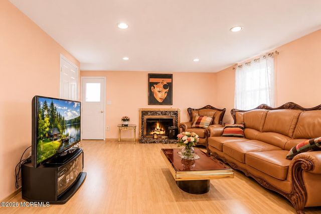 4 Fletcher Drive, Marlboro, NJ 07746