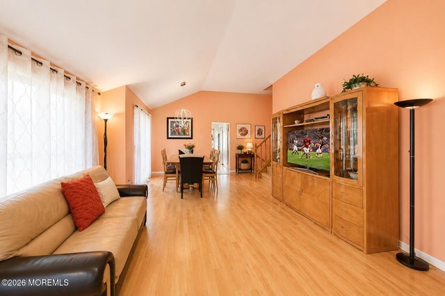 4 Fletcher Drive, Marlboro, NJ 07746