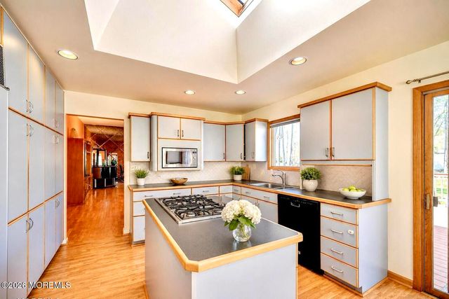 4 Fletcher Drive, Marlboro, NJ 07746