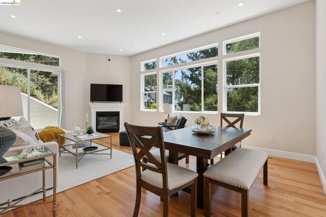 1860 Arrowhead Dr, Oakland, CA 94611