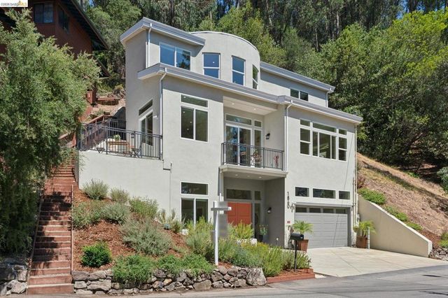 1860 Arrowhead Dr, Oakland, CA 94611