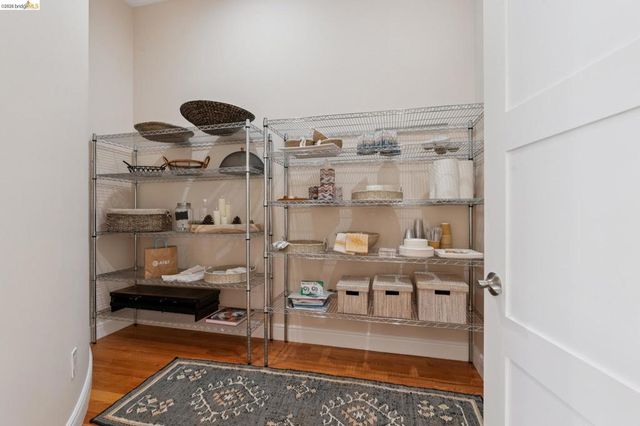 1860 Arrowhead Dr, Oakland, CA 94611