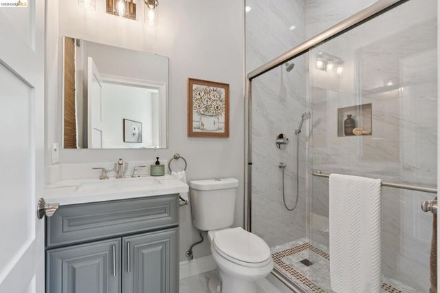 1860 Arrowhead Dr, Oakland, CA 94611