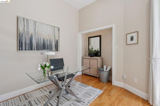 1860 Arrowhead Dr, Oakland, CA 94611
