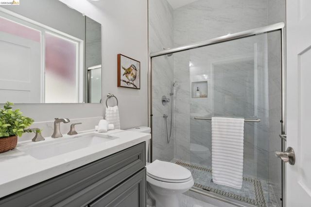 1860 Arrowhead Dr, Oakland, CA 94611