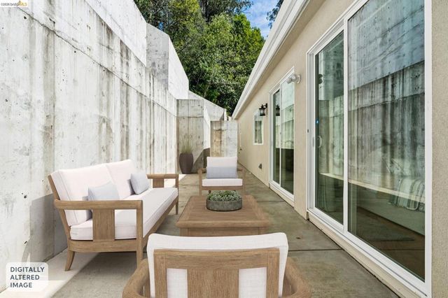 1860 Arrowhead Dr, Oakland, CA 94611
