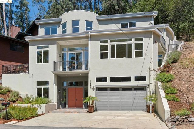 1860 Arrowhead Dr, Oakland, CA 94611